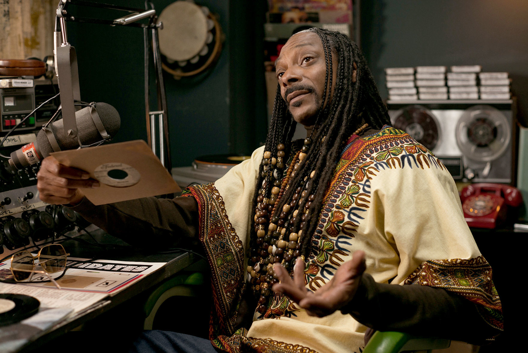 Eddie Murphy is back, baby, in the lowdown and fizzily high-spirited 'Dolemite Is My Name'